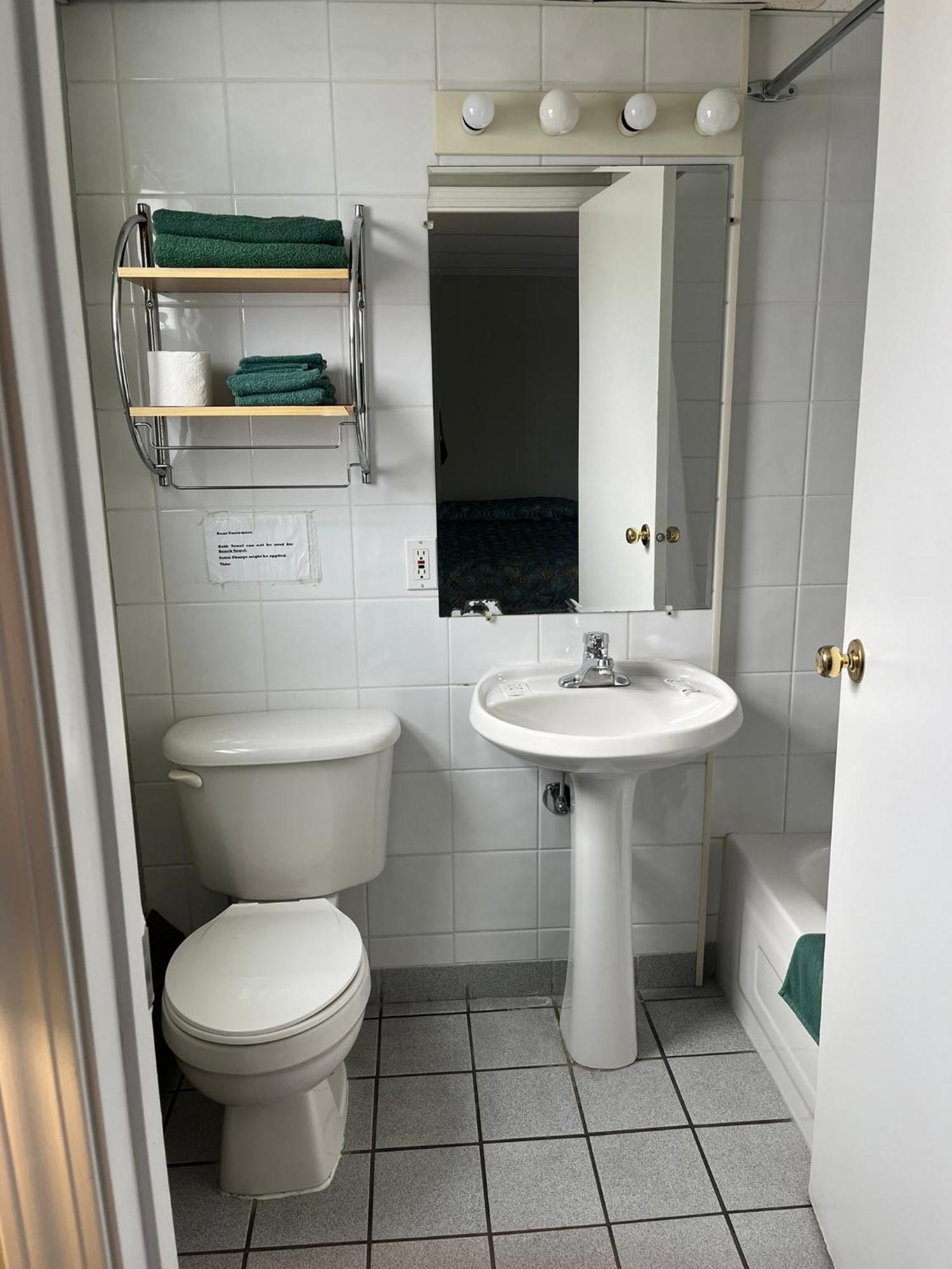 Raccoon Lodge Motel Сильван-Лейк Номер фото